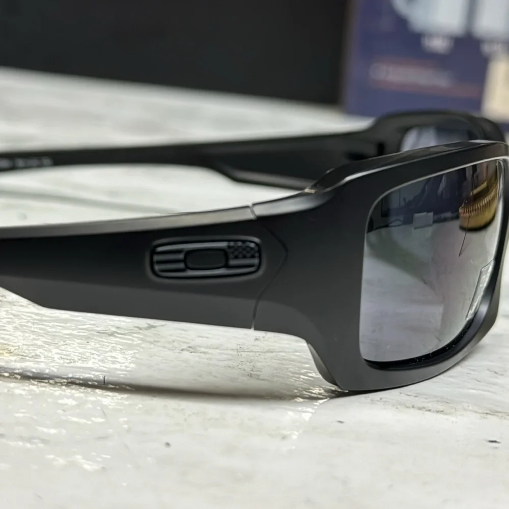 NEW OAKLEY OO9238-06 (4+1)^2 BLACK POLARIZED AUTHENTIC SUNGLASSES no case